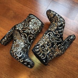 NWOT Embroidered booties